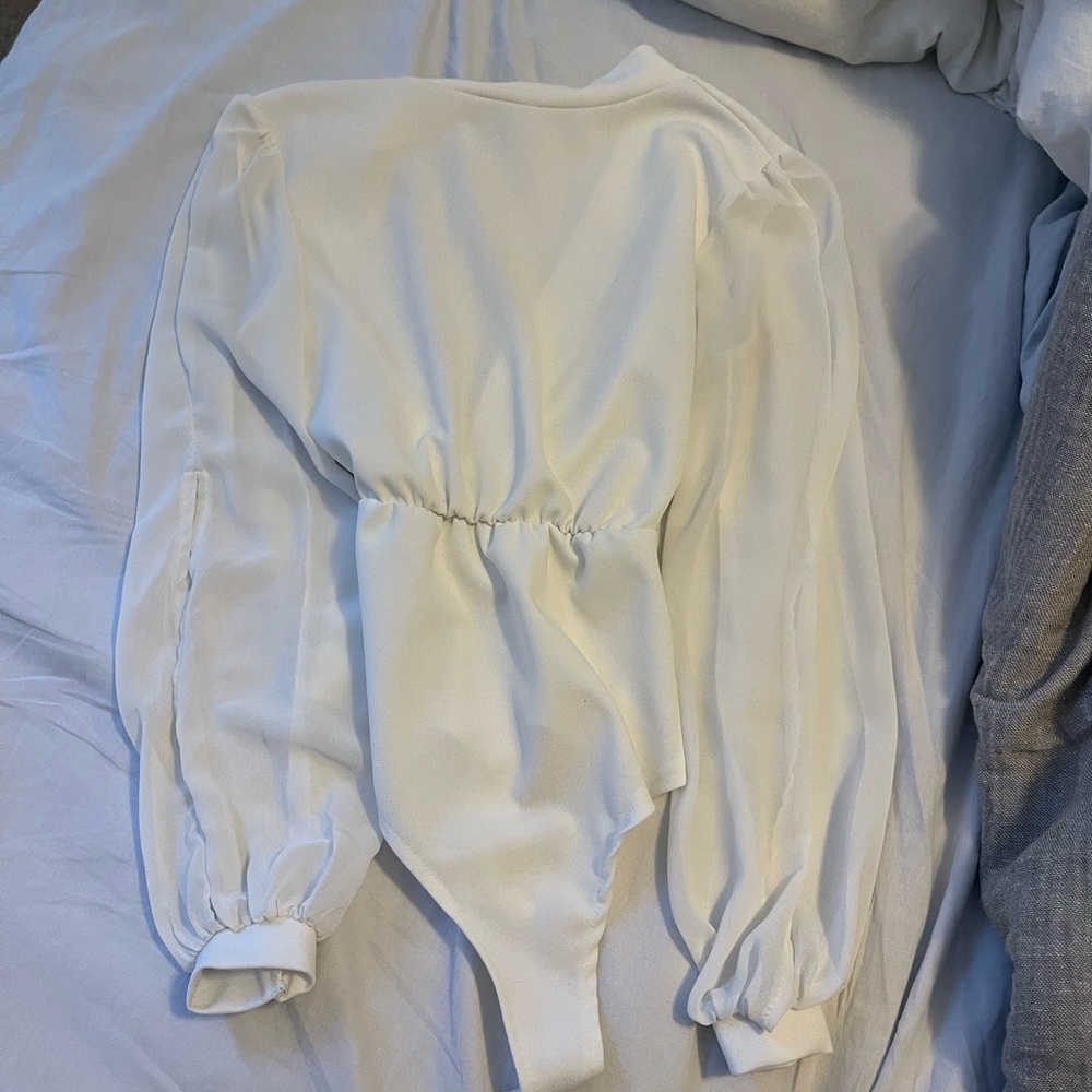 Boohoo long sleeve bodysuit mesh arms - Picture 9 of 10